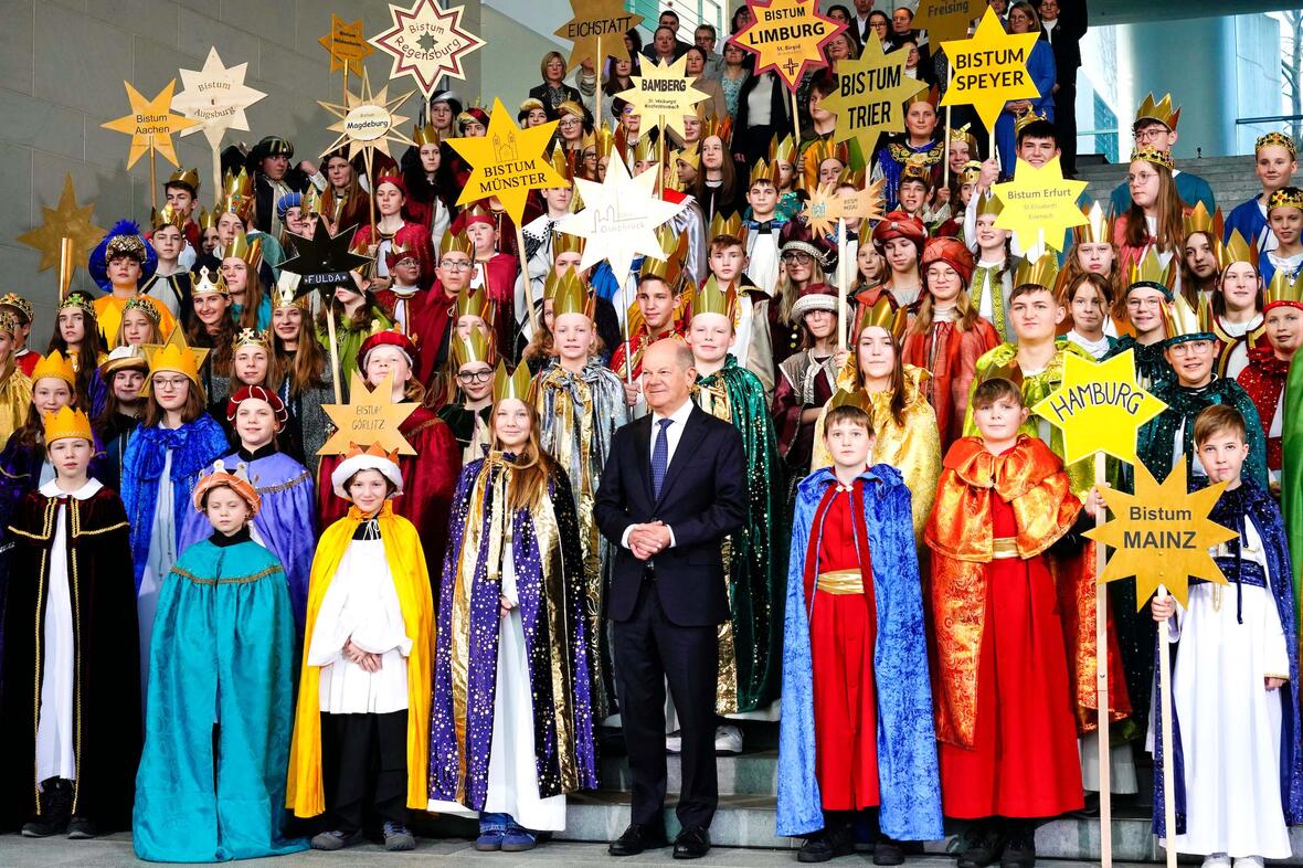 01_Sternsingergruppe aus Aresing beim Bundeskanzler (Foto Fritz Stark Kindermissionswerk)