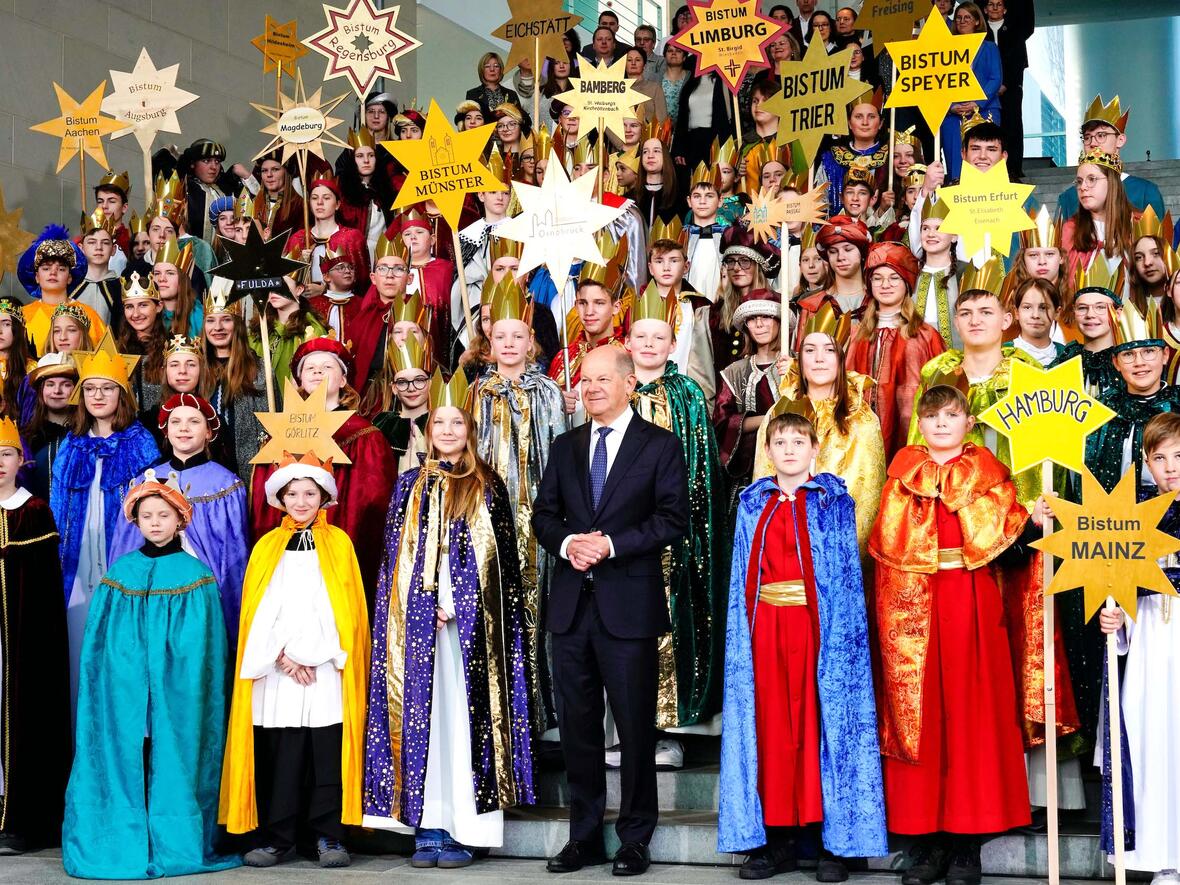 01_Sternsingergruppe aus Aresing beim Bundeskanzler (Foto Fritz Stark Kindermissionswerk)