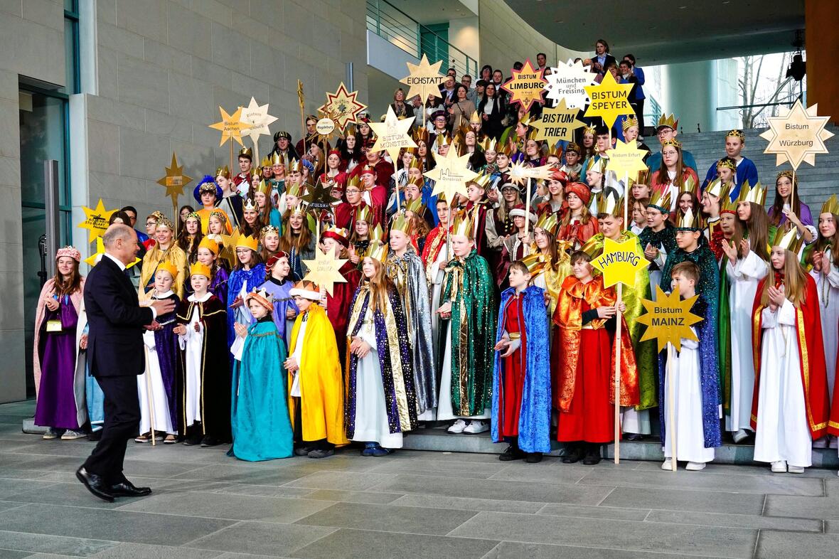 11_Sternsingergruppe aus Aresing beim Bundeskanzler (Foto Fritz Stark Kindermissionswerk)