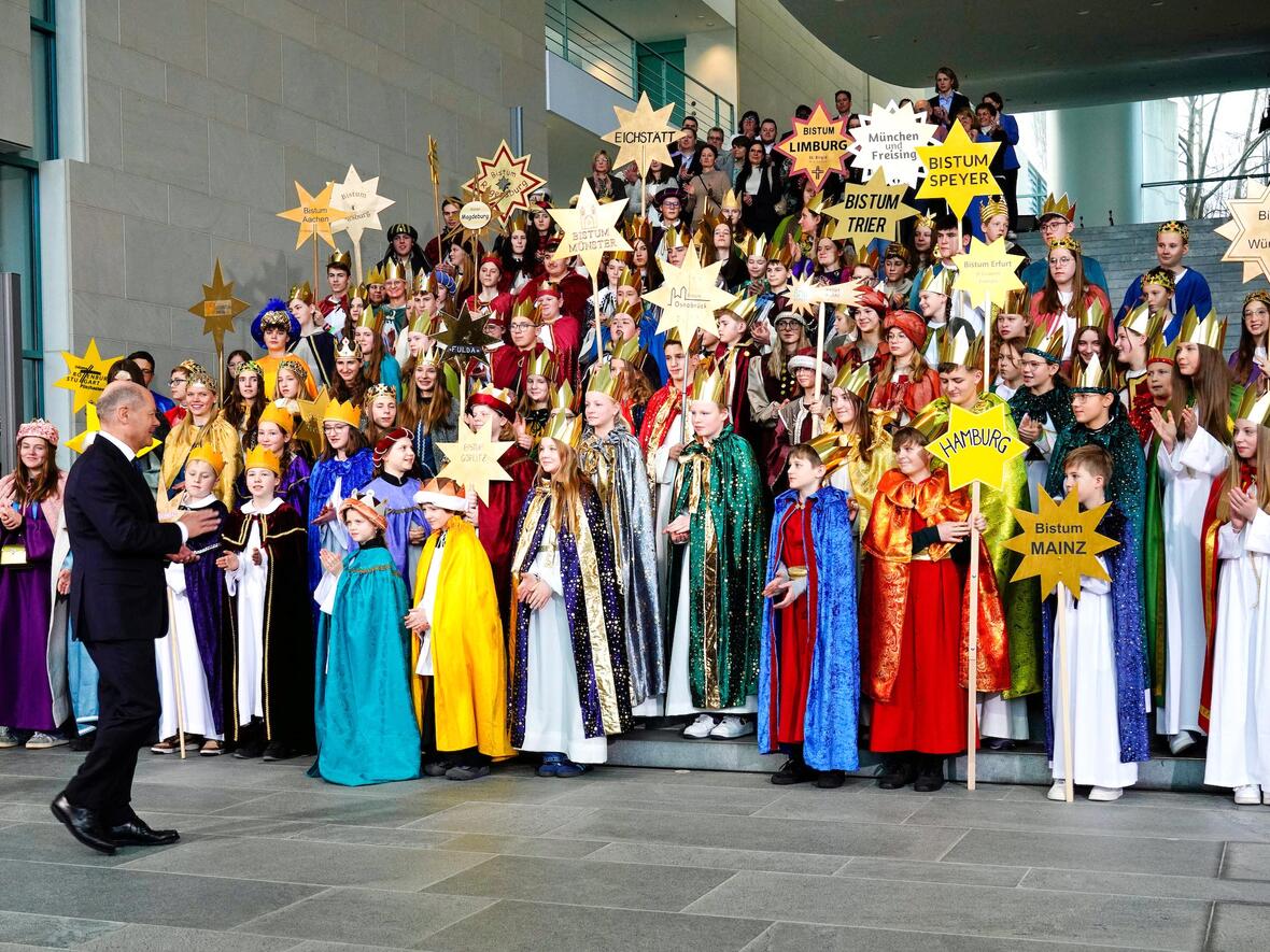 11_Sternsingergruppe aus Aresing beim Bundeskanzler (Foto Fritz Stark Kindermissionswerk)