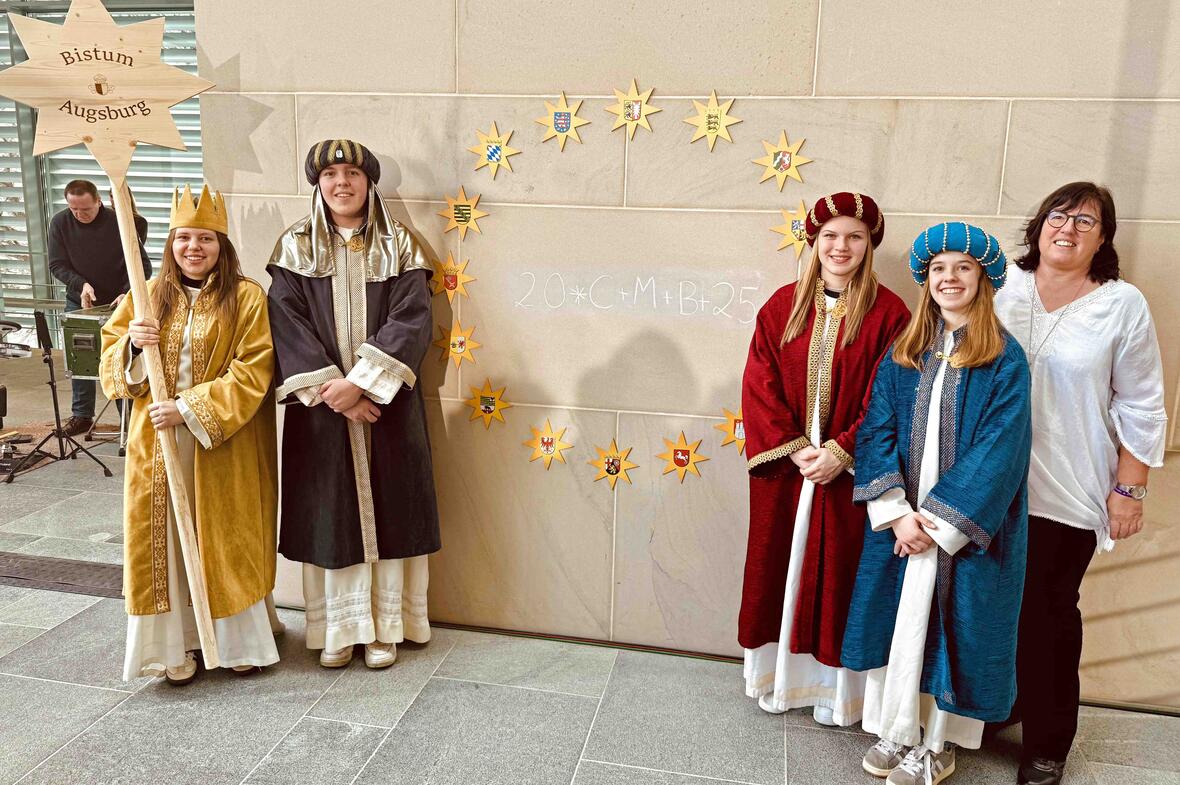 12_Sternsingergruppe aus Aresing beim Bundeskanzler (Foto Nicolas Schnall pba)