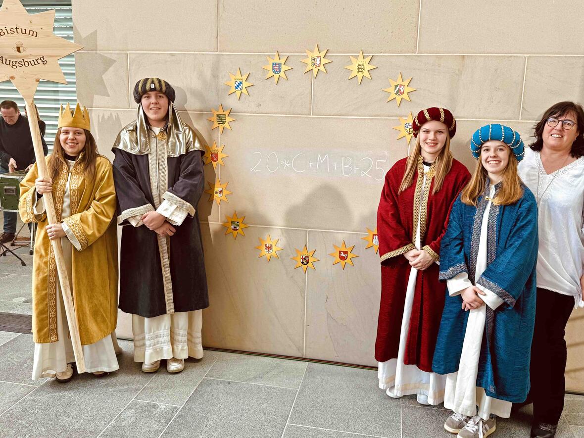 12_Sternsingergruppe aus Aresing beim Bundeskanzler (Foto Nicolas Schnall pba)