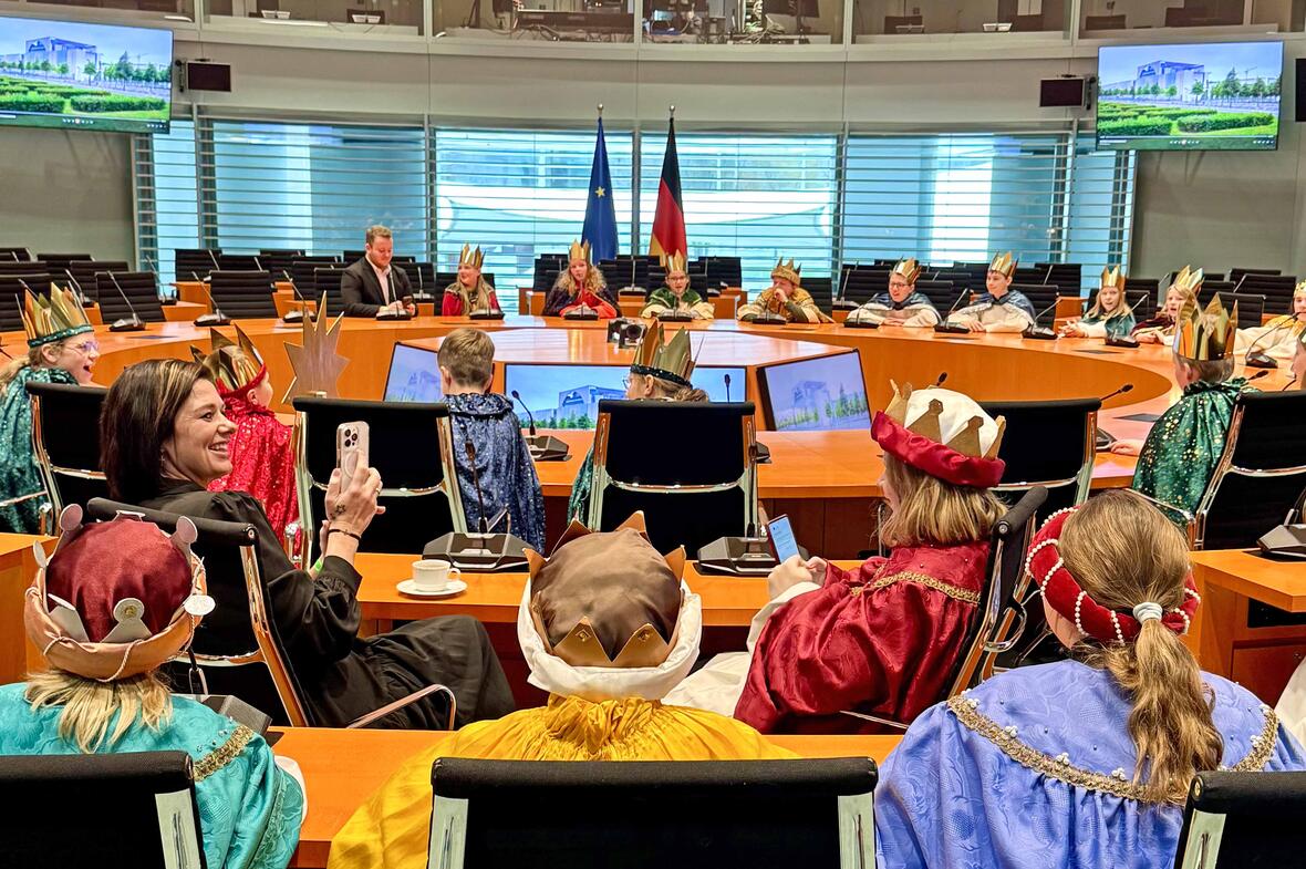 13_Sternsingergruppe aus Aresing beim Bundeskanzler (Foto Nicolas Schnall pba)