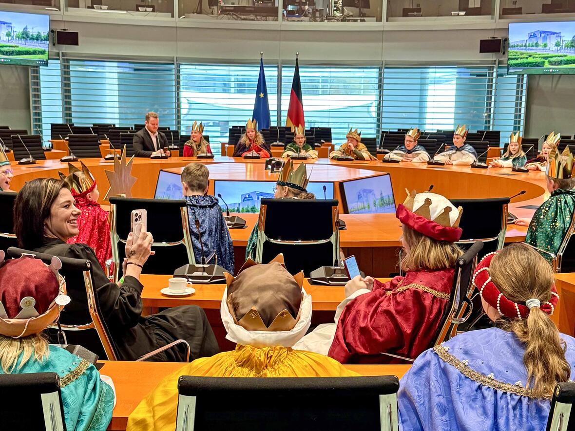 13_Sternsingergruppe aus Aresing beim Bundeskanzler (Foto Nicolas Schnall pba)