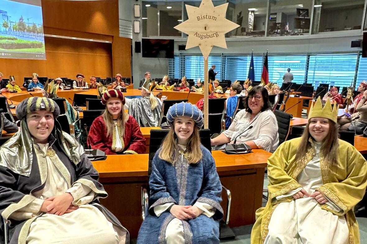 14_Sternsingergruppe aus Aresing beim Bundeskanzler (Foto Nicolas Schnall pba)