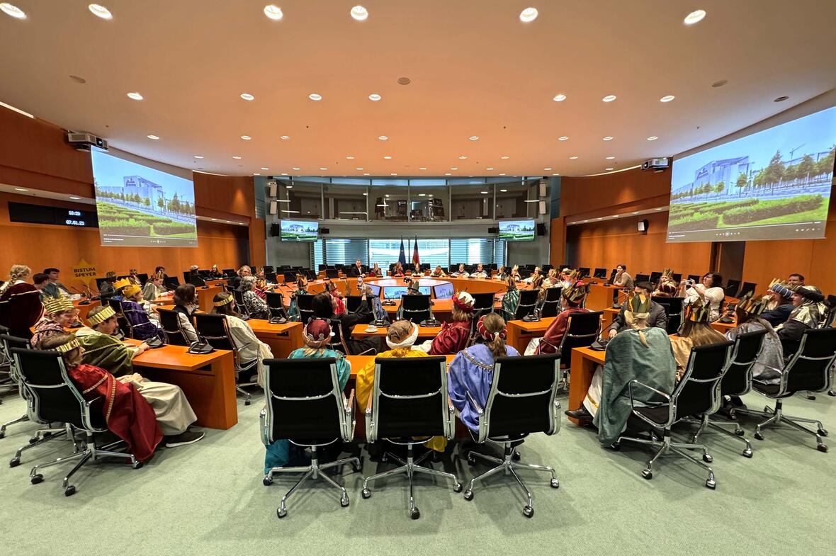 15_Sternsingergruppe aus Aresing beim Bundeskanzler (Foto Nicolas Schnall pba)