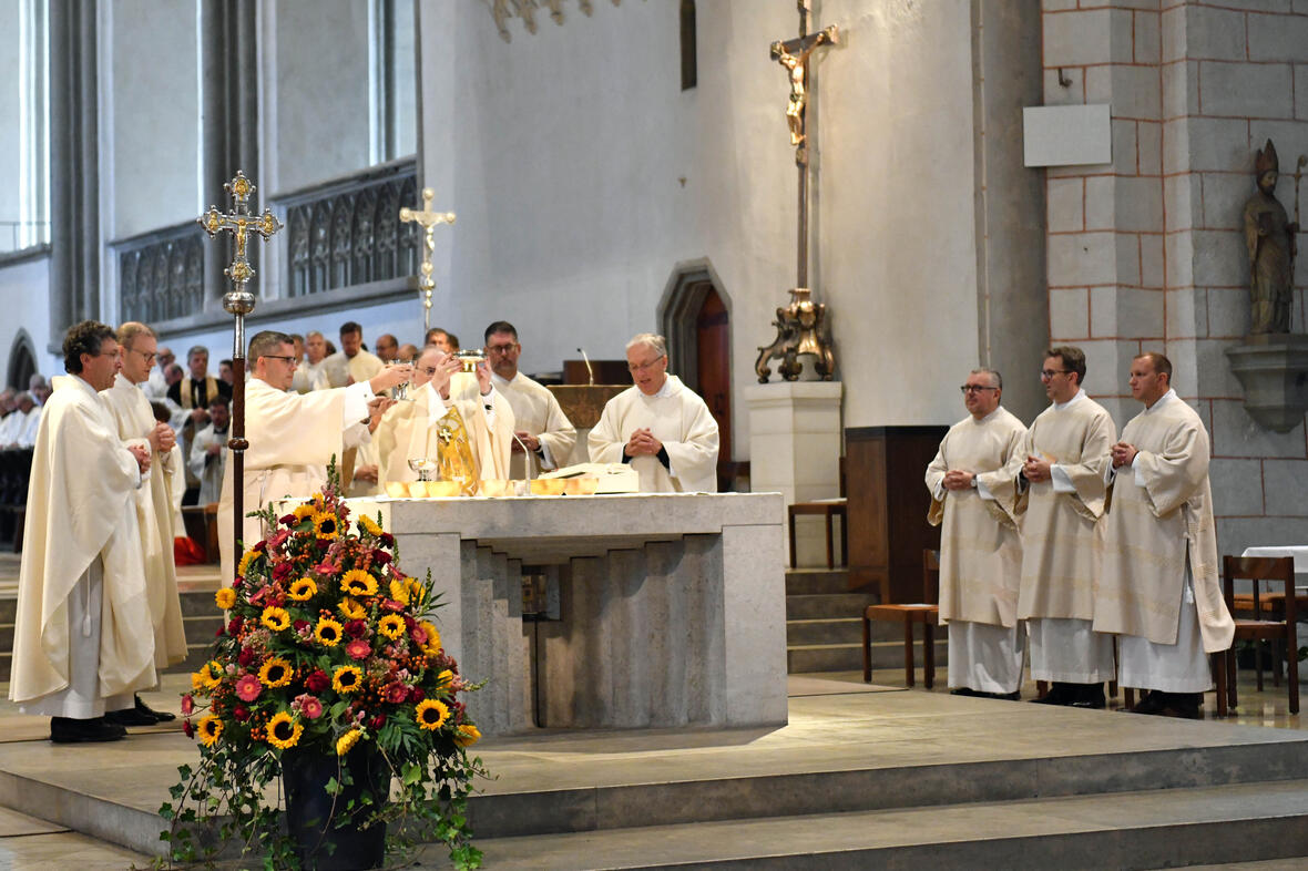 18_Weihe Ständiger Diakonat 2025 (Foto Nicolas Schnall pba)