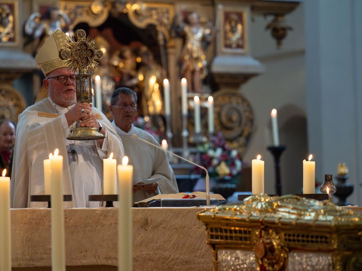 2025_07_03_Pontifikalvesper Ulrichswoche  (Foto Julian Schmidt_pba)-43