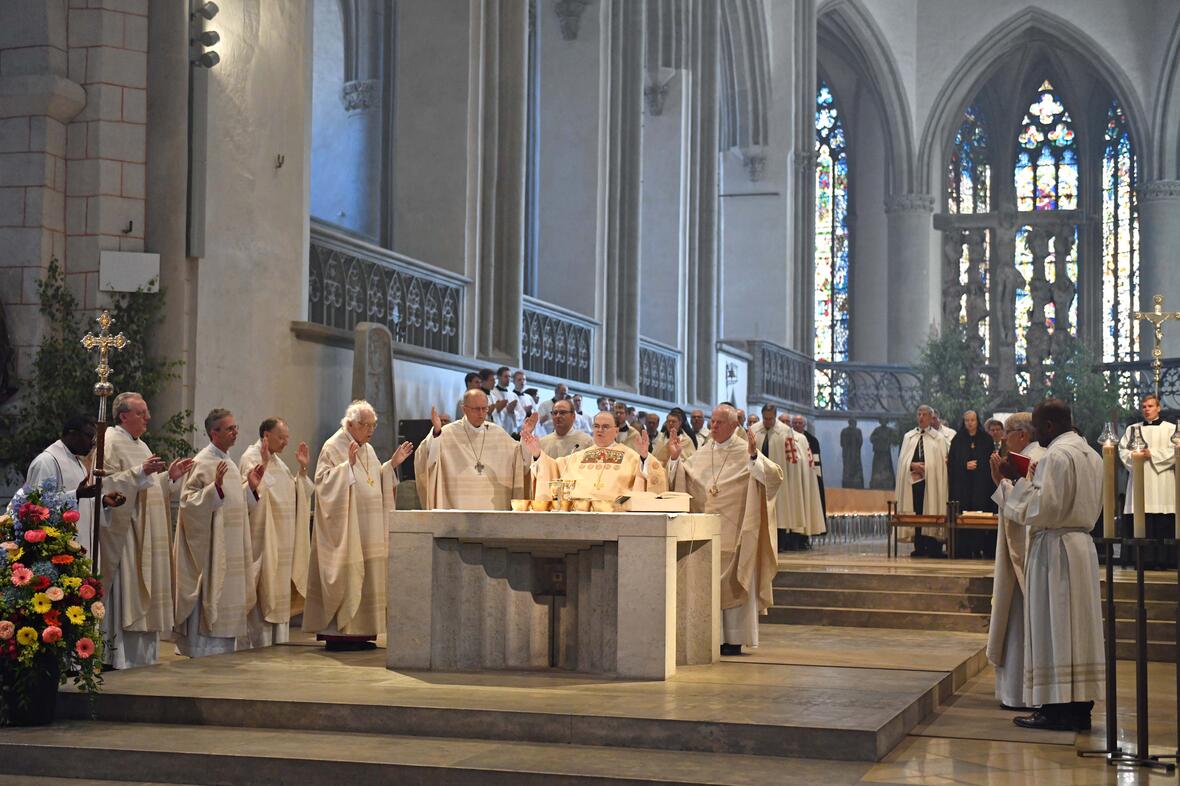 Fronleichnam in Augsburg 2025 (Foto Nicolas Schnall pba) (9)