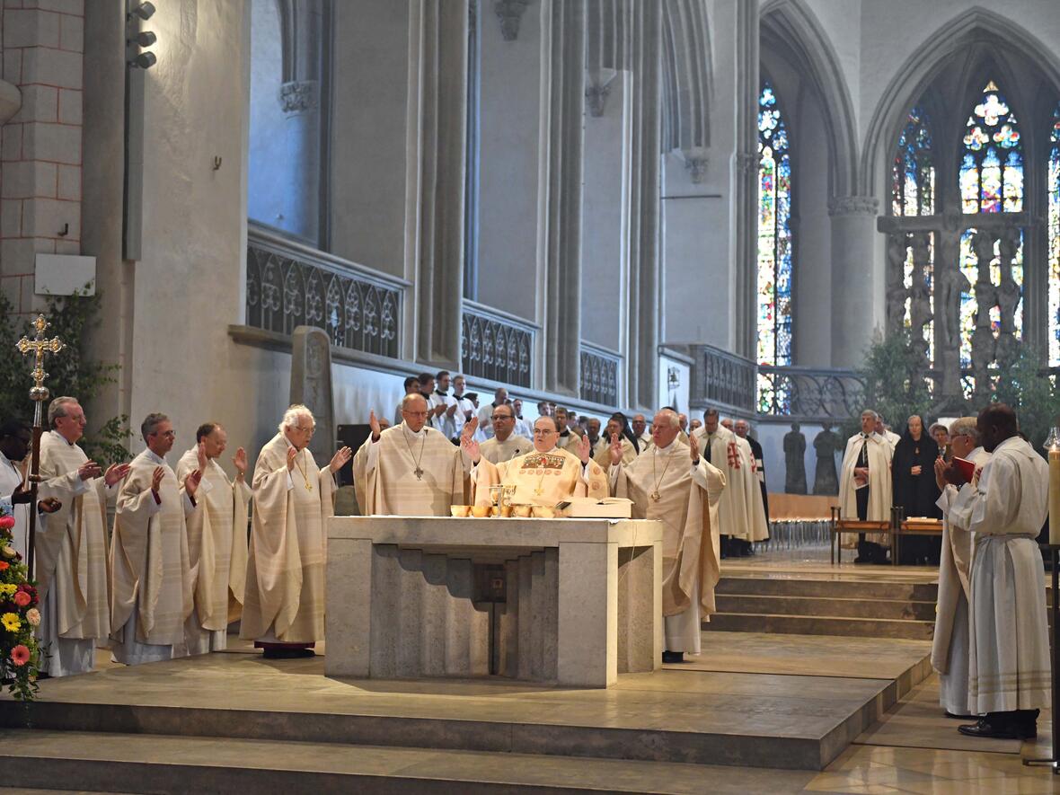 Fronleichnam in Augsburg 2025 (Foto Nicolas Schnall pba) (9)