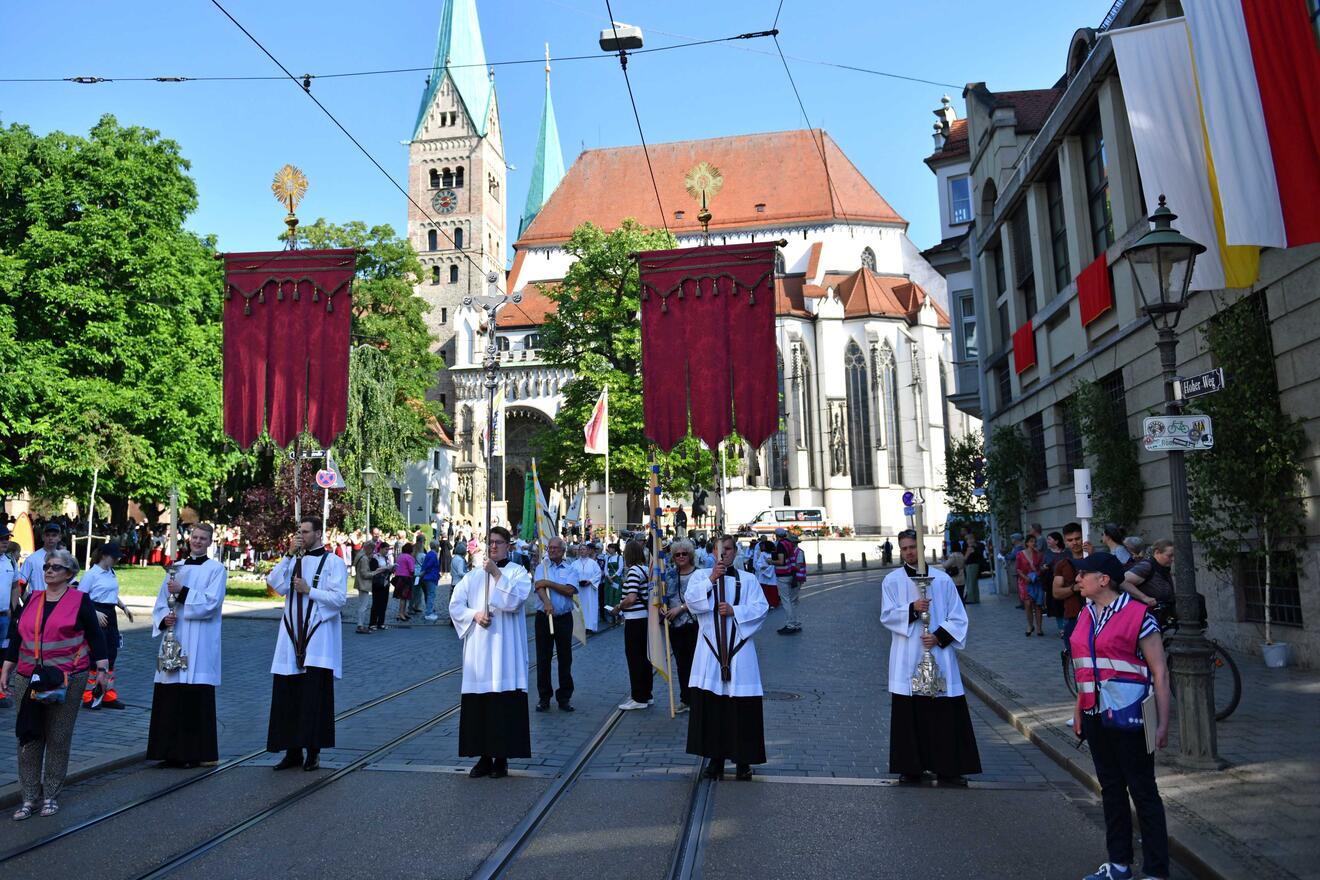 Fronleichnam in Augsburg 2025 (Foto Nicolas Schnall pba) (12)