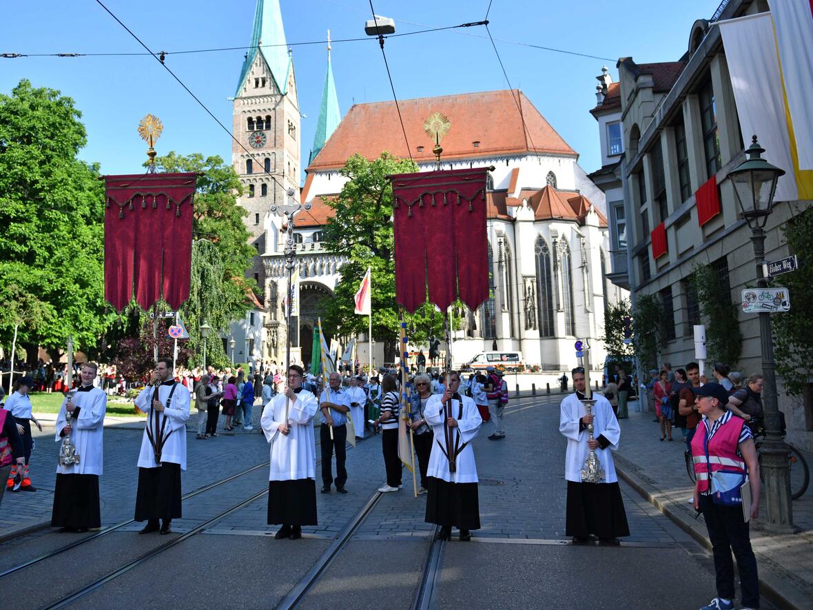 Fronleichnam in Augsburg 2025 (Foto Nicolas Schnall pba) (12)