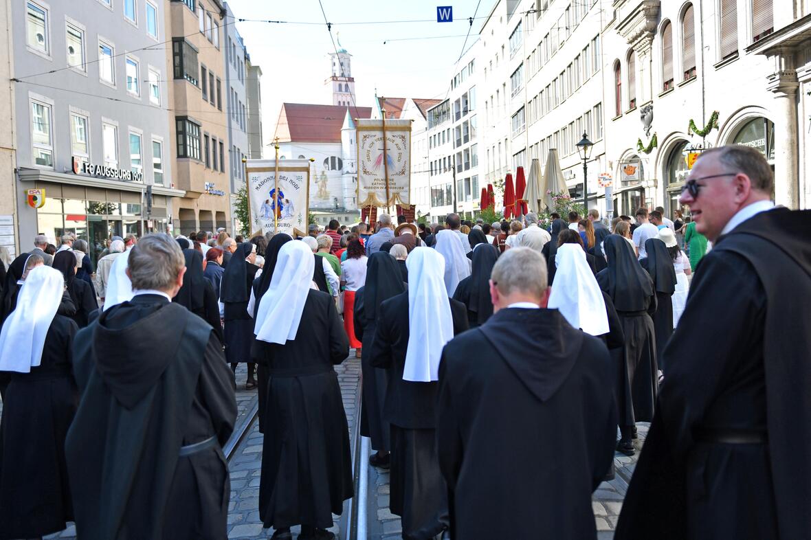 Fronleichnam in Augsburg 2025 (Foto Nicolas Schnall pba) (16)