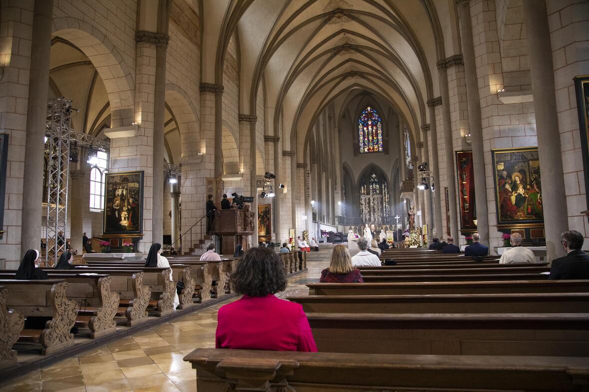 06_An der Bischofsweihe von Dr. Bertram Meier durften aufgrund der Corona-Beschränkungen nur etwas mehr als 100 Personen teilnehmen (Foto Anika Taiber-Groh_pba)