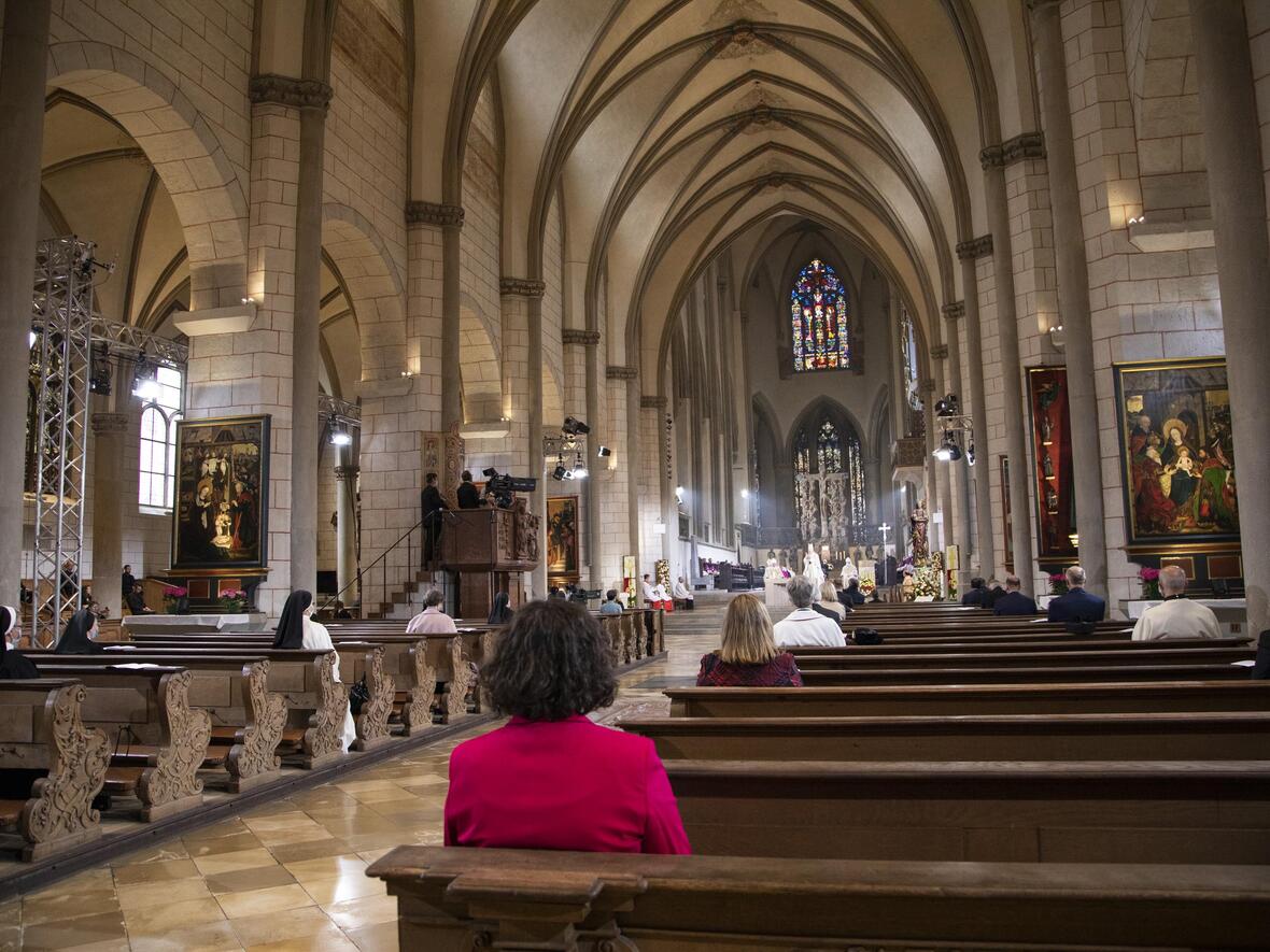 06_An der Bischofsweihe von Dr. Bertram Meier durften aufgrund der Corona-Beschränkungen nur etwas mehr als 100 Personen teilnehmen (Foto Anika Taiber-Groh_pba)