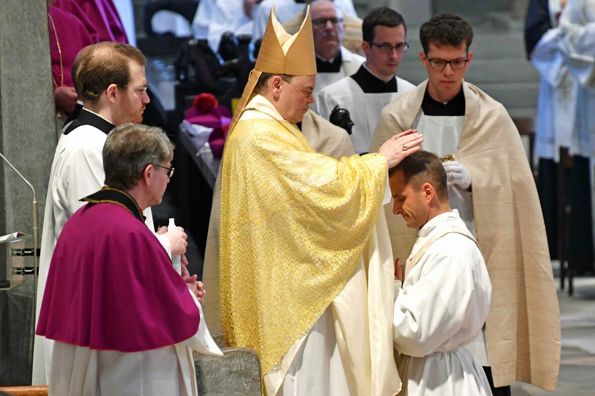 08_Priesterweihe 2020 im Hohen Dom zu Augsburg (Foto Nicolas Schnall_pba)