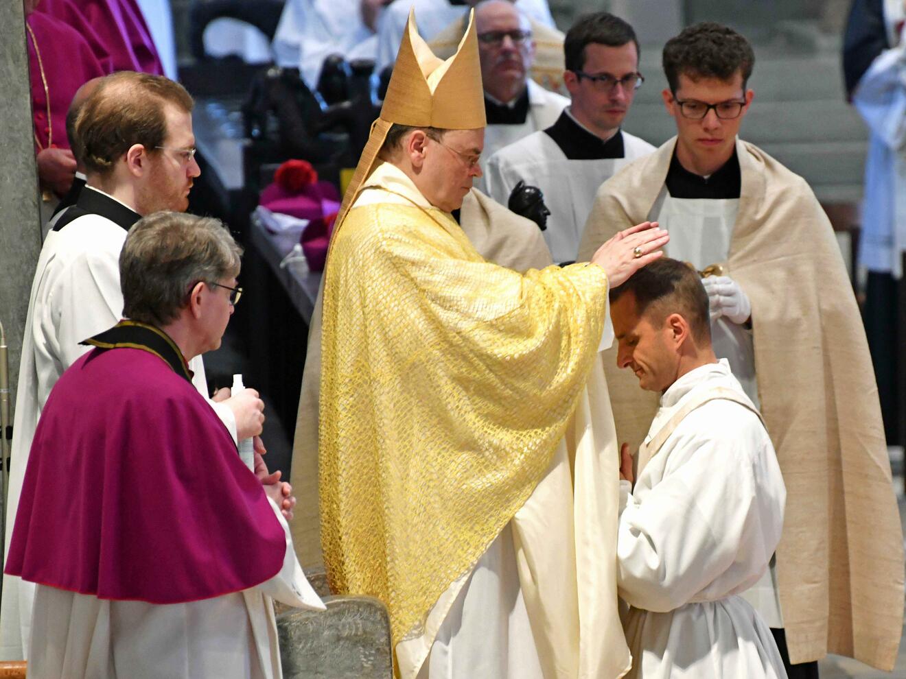 08_Priesterweihe 2020 im Hohen Dom zu Augsburg (Foto Nicolas Schnall_pba)