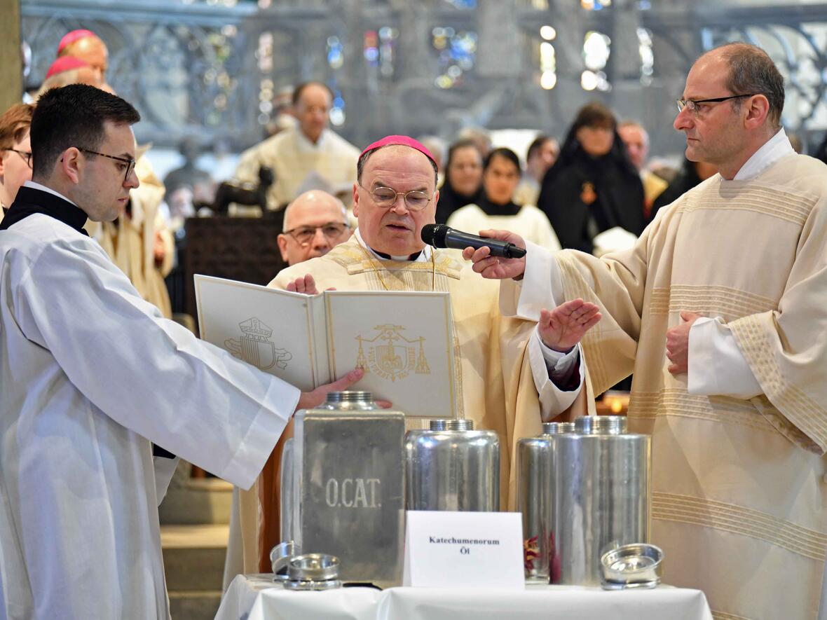 22_Chrisammesse_Weihe der heiligen Öle für das Bistum (Foto Nicolas Schnall pba)