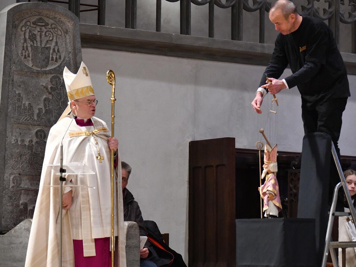 30_Nikolausaktion des Bonifatiuswerks in Augsburg (Foto Leander Stork pba)