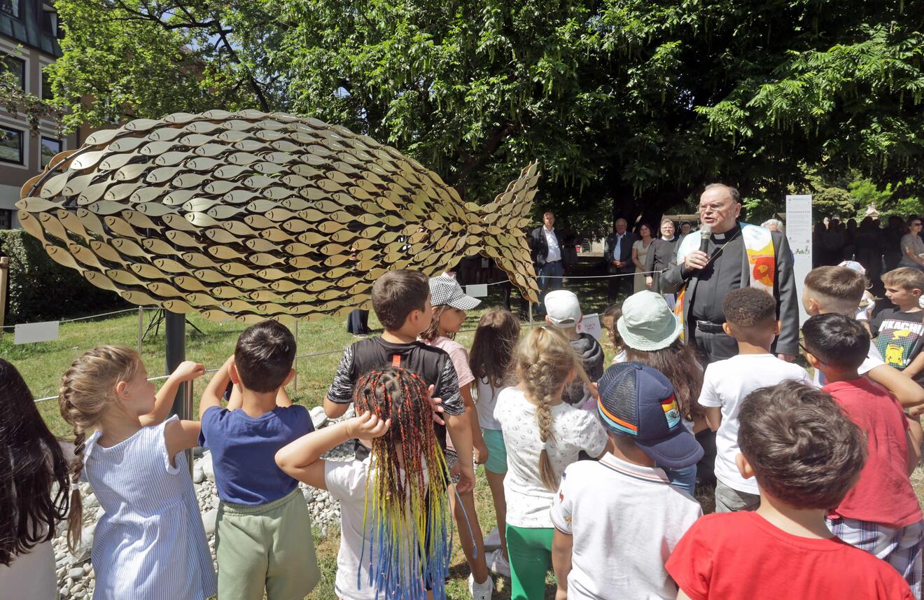 33_Fischskulptur auf dem Domplatz (Foto Annette Zoepf pba)