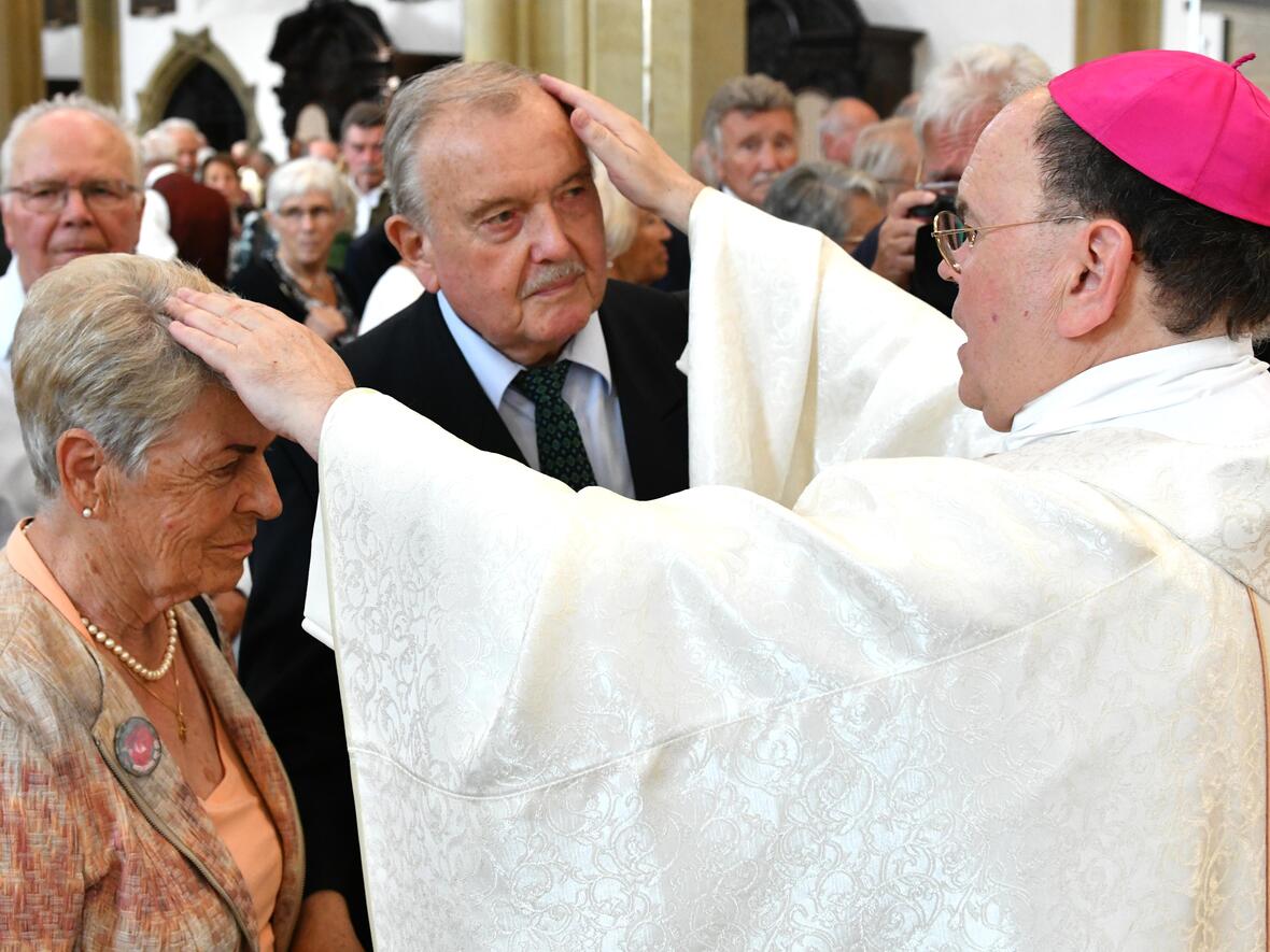 35_Einzelsegen beim Tag der Ehejubilare (Foto Leander Stork pba)