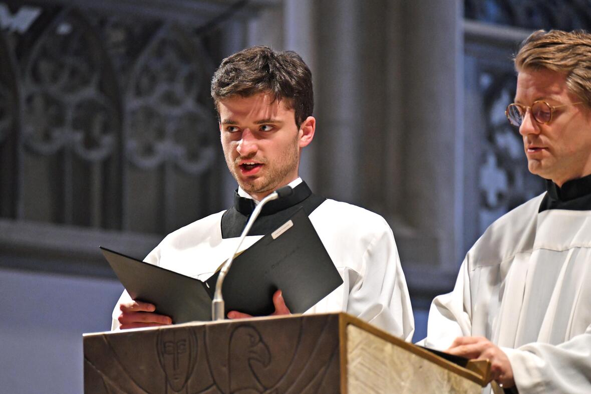 Karfreitag im Augsburger Dom (Foto Nicolas Schnall pba) 1