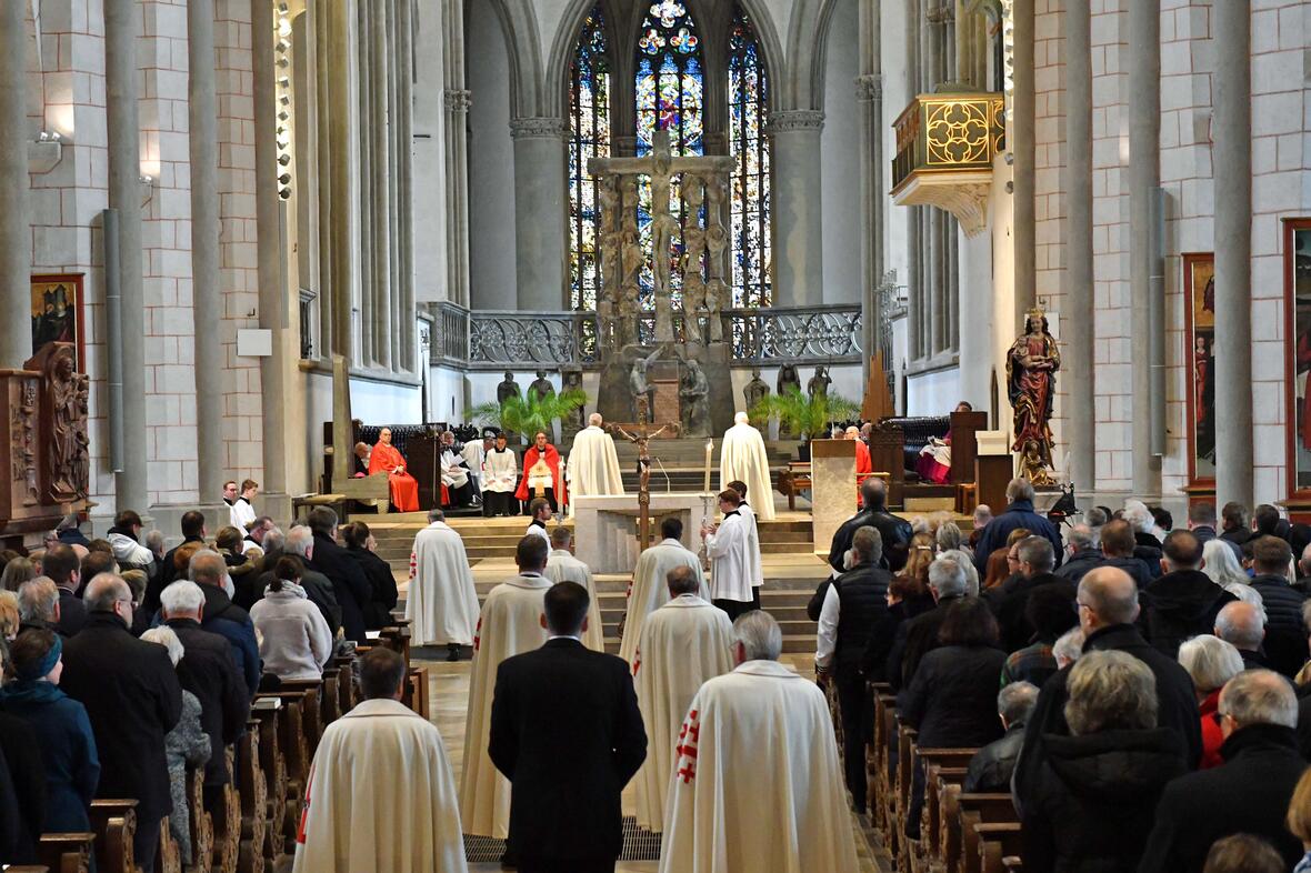 Karfreitag im Augsburger Dom (Foto Nicolas Schnall pba) 15