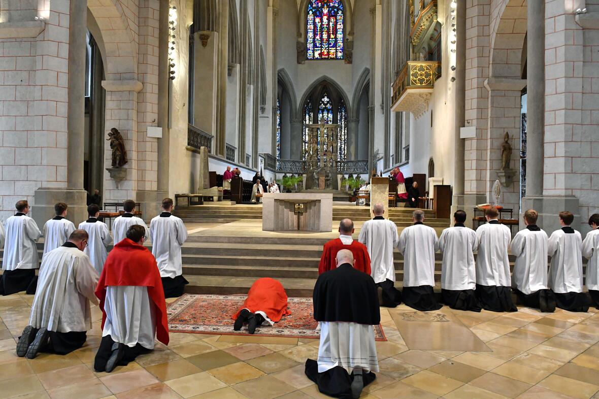 Karfreitag im Augsburger Dom (Foto Nicolas Schnall pba) 0