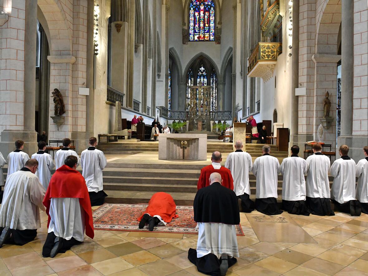Karfreitag im Augsburger Dom (Foto Nicolas Schnall pba) 0