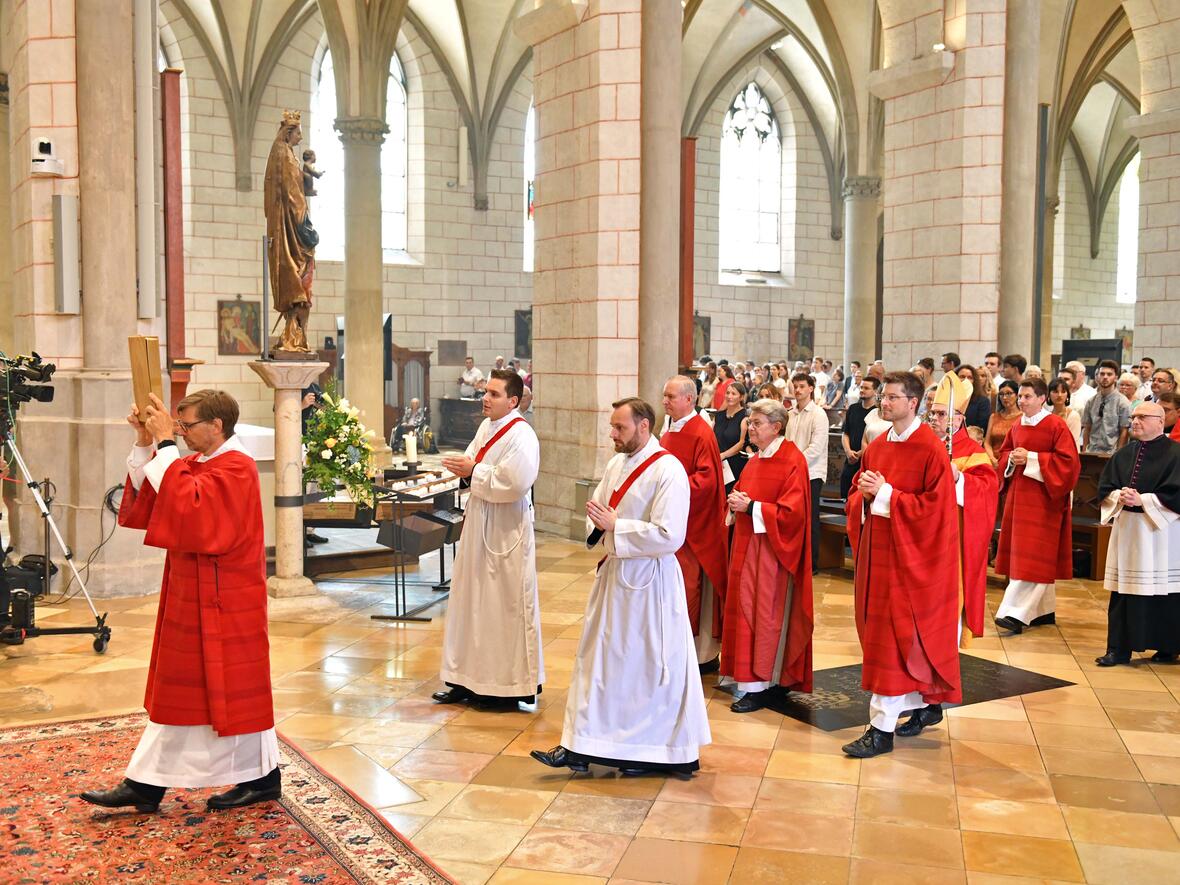 Priesterweihe im Augsburger Dom 2025 (Foto Nicolas Schnall pba) 01