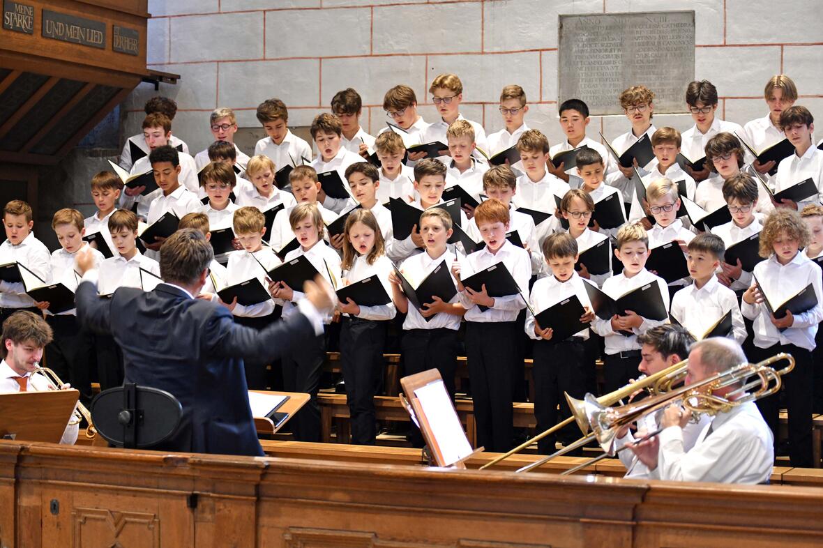 Priesterweihe im Augsburger Dom 2025 (Foto Nicolas Schnall pba) 03