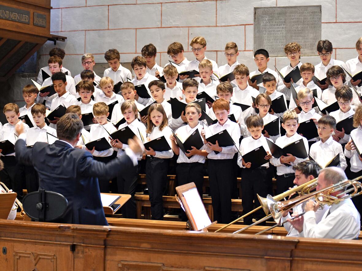 Priesterweihe im Augsburger Dom 2025 (Foto Nicolas Schnall pba) 03
