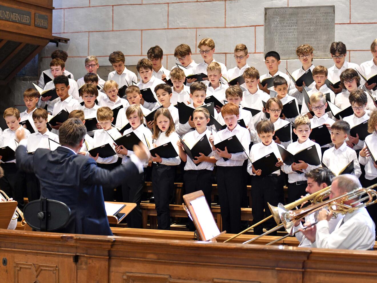 Priesterweihe im Augsburger Dom 2025 (Foto Nicolas Schnall pba) 03