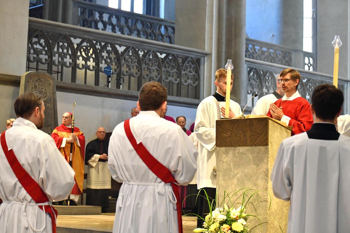 Priesterweihe im Augsburger Dom 2025 (Foto Nicolas Schnall pba) 04
