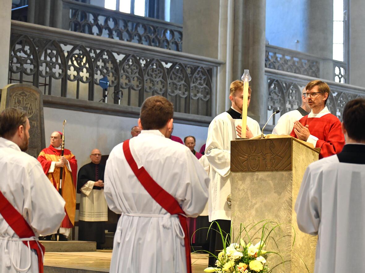 Priesterweihe im Augsburger Dom 2025 (Foto Nicolas Schnall pba) 04