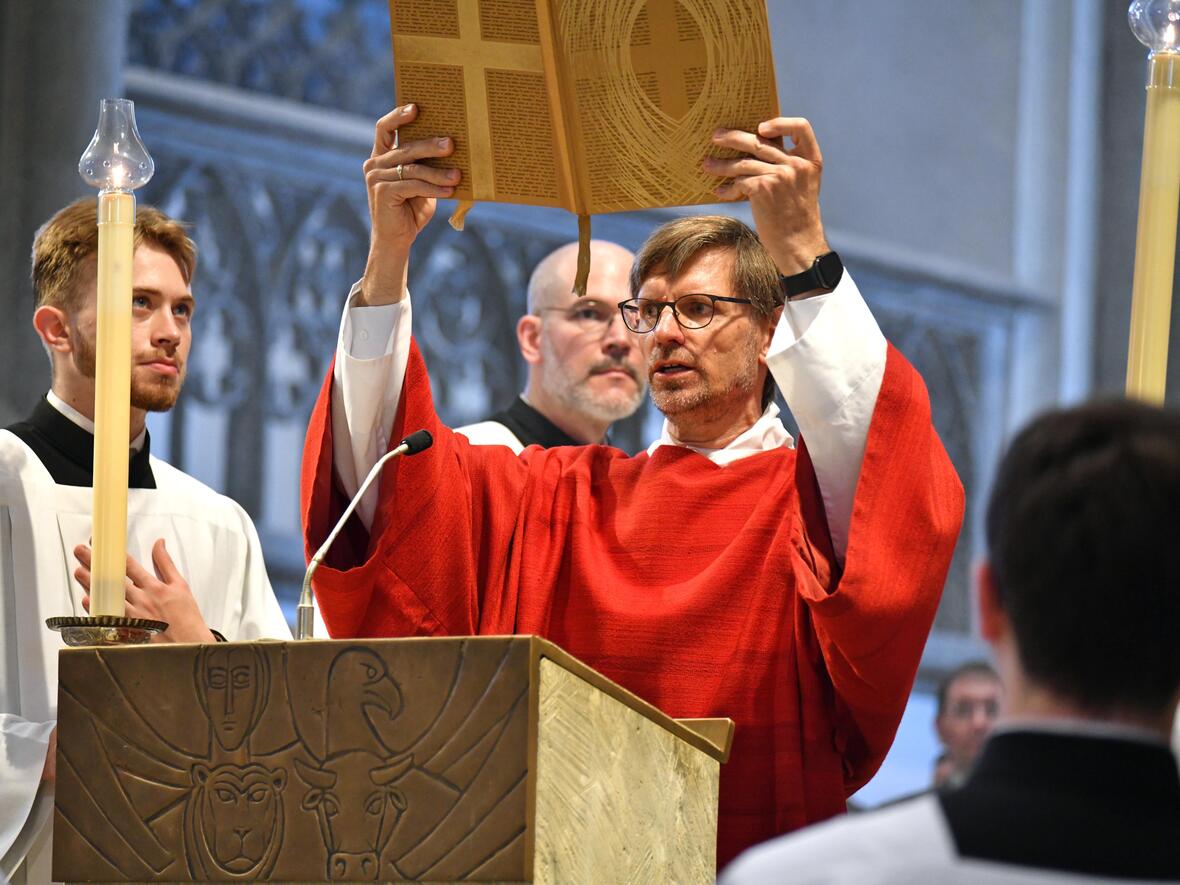 Priesterweihe im Augsburger Dom 2025 (Foto Nicolas Schnall pba) 05