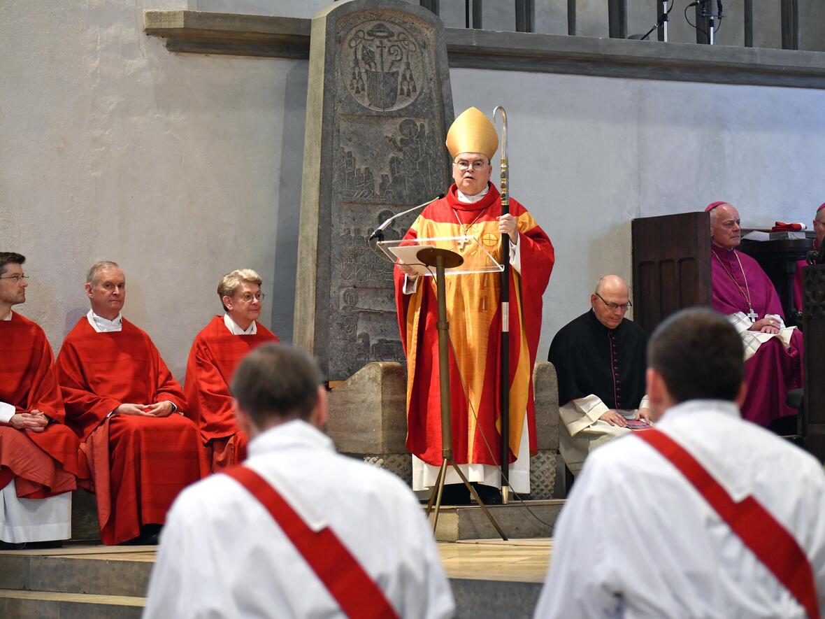 Priesterweihe im Augsburger Dom 2025 (Foto Nicolas Schnall pba) 06