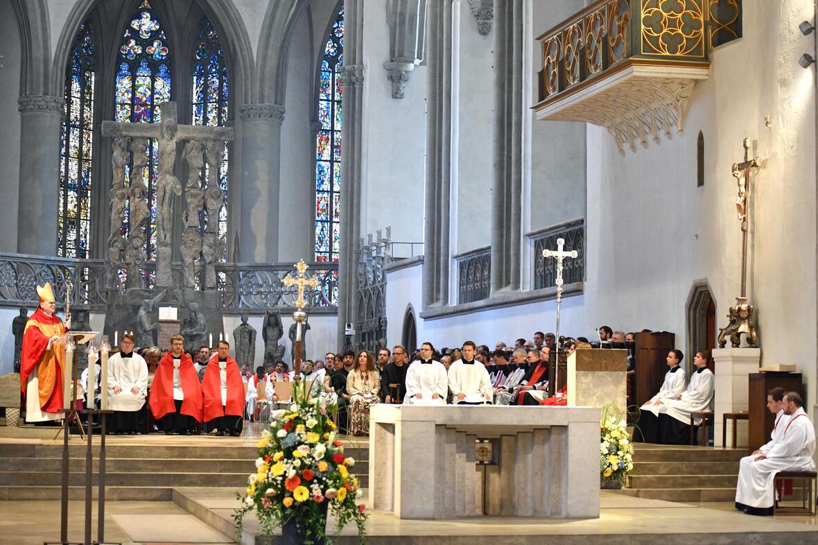 Priesterweihe im Augsburger Dom 2025 (Foto Nicolas Schnall pba) 08