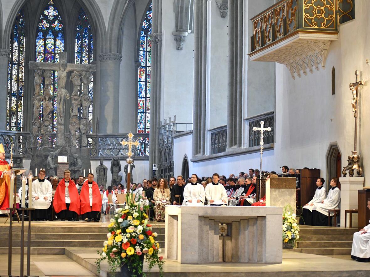 Priesterweihe im Augsburger Dom 2025 (Foto Nicolas Schnall pba) 08