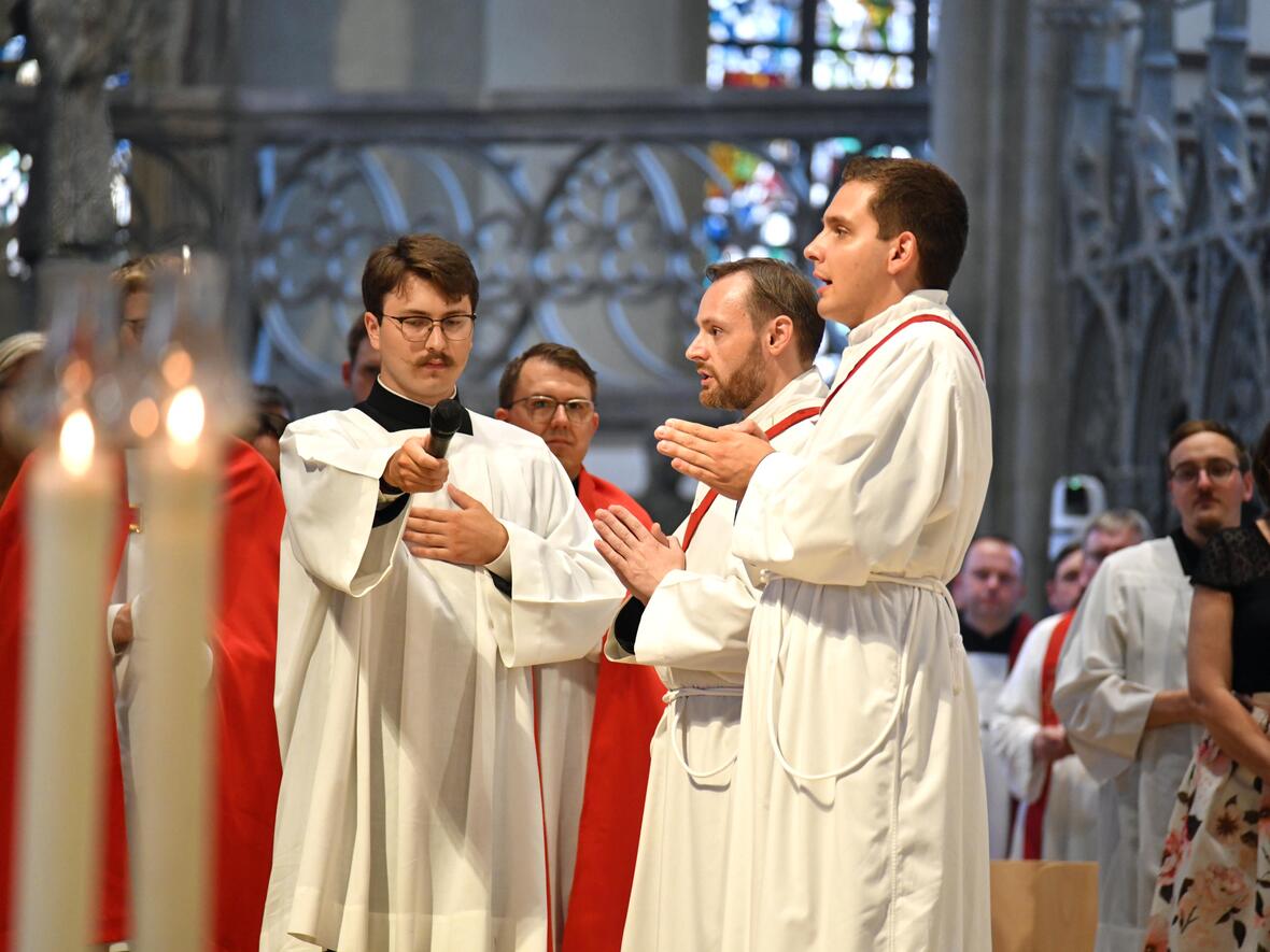 Priesterweihe im Augsburger Dom 2025 (Foto Nicolas Schnall pba) 09