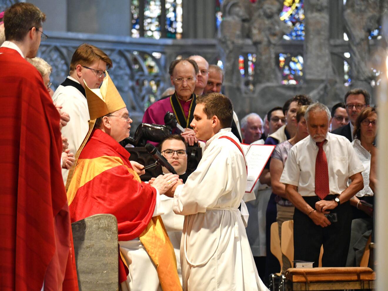 Priesterweihe im Augsburger Dom 2025 (Foto Nicolas Schnall pba) 10