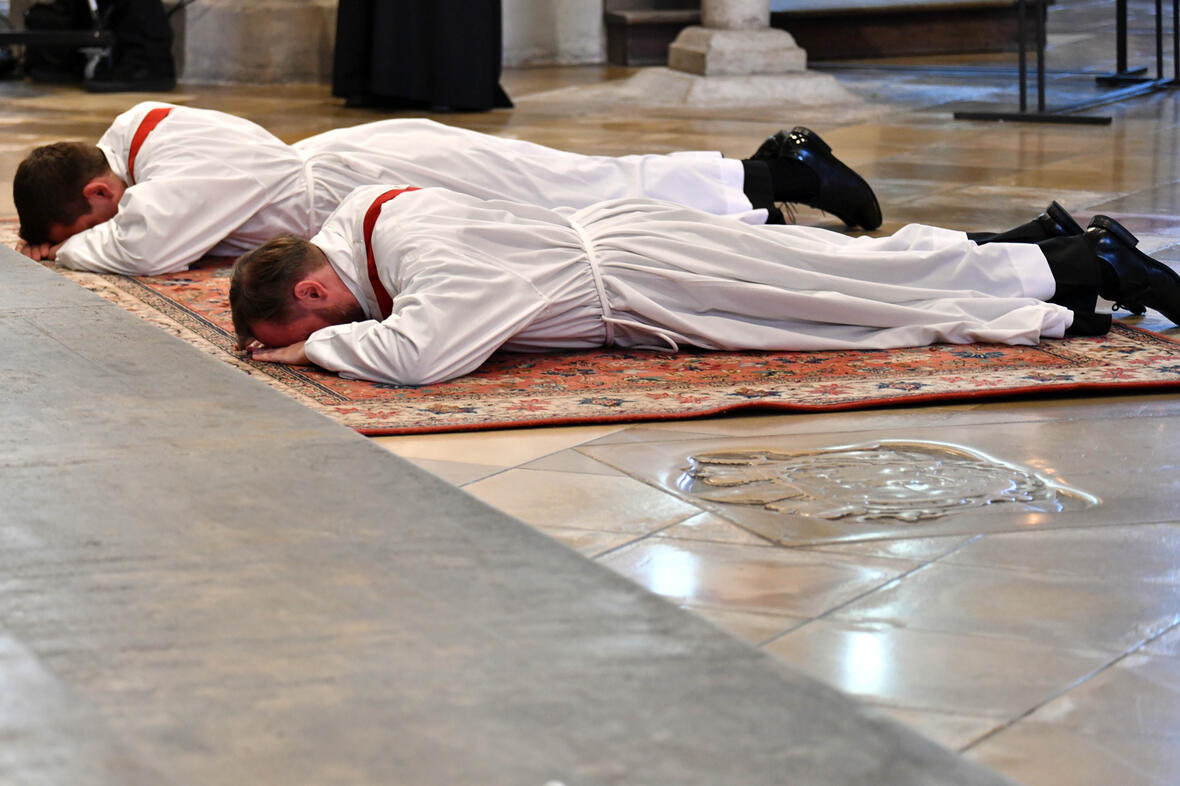 Priesterweihe im Augsburger Dom 2025 (Foto Nicolas Schnall pba) 11