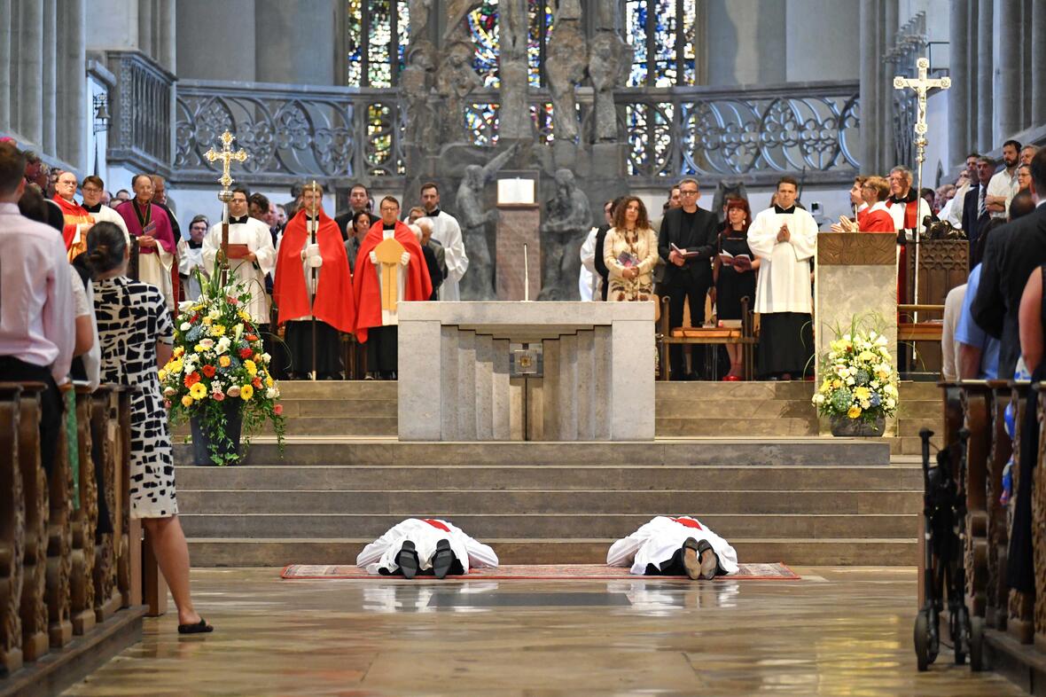 Priesterweihe im Augsburger Dom 2025 (Foto Nicolas Schnall pba) 12