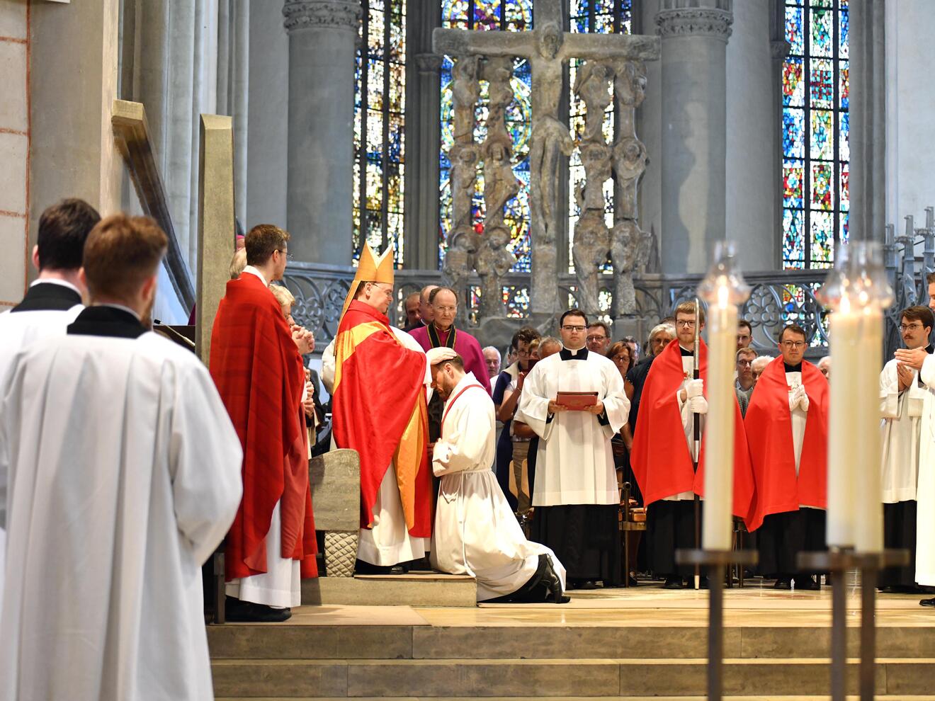 Priesterweihe im Augsburger Dom 2025 (Foto Nicolas Schnall pba) 13