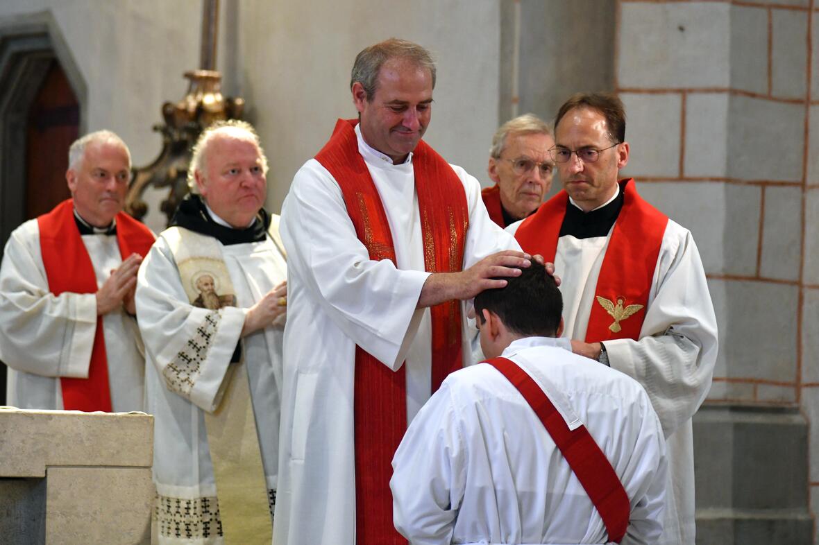 Priesterweihe im Augsburger Dom 2025 (Foto Nicolas Schnall pba) 16