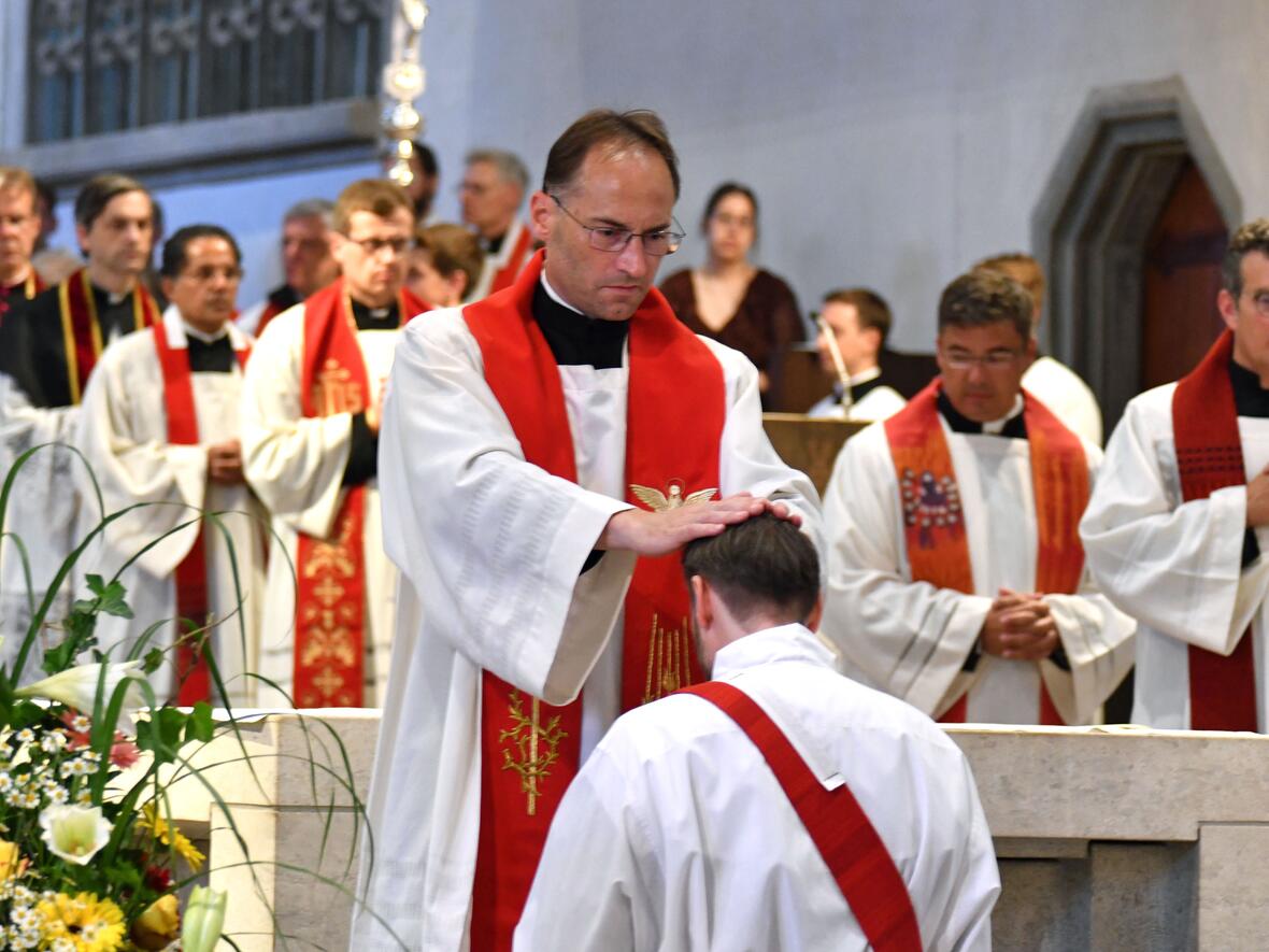 Priesterweihe im Augsburger Dom 2025 (Foto Nicolas Schnall pba) 17