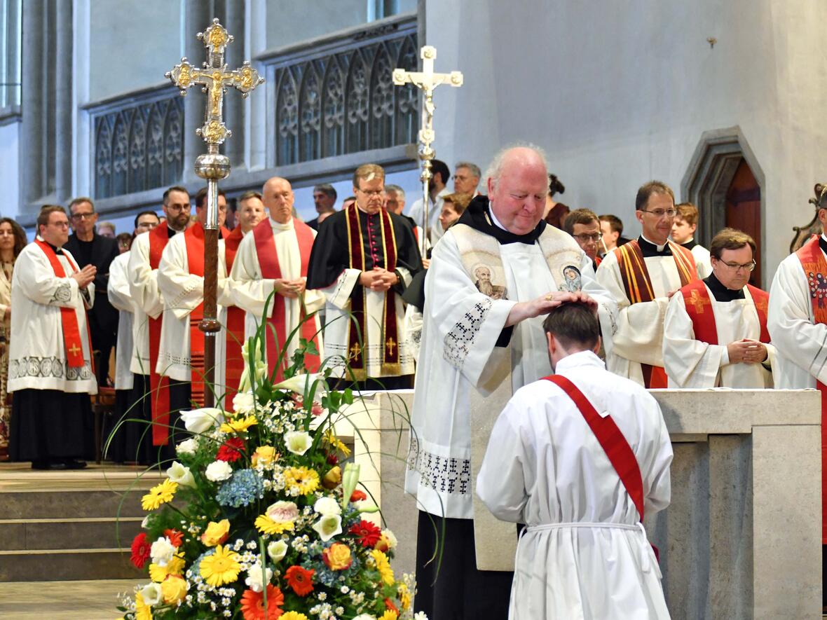 Priesterweihe im Augsburger Dom 2025 (Foto Nicolas Schnall pba) 18