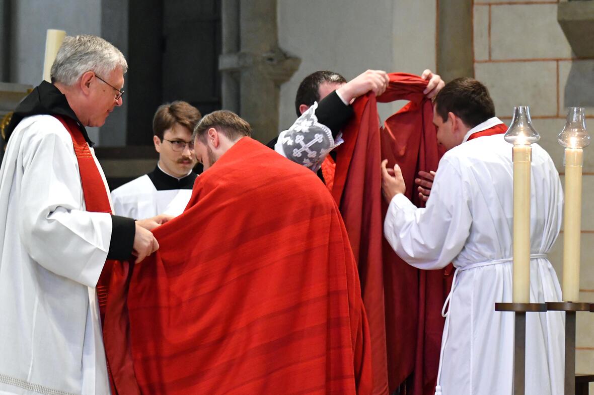 Priesterweihe im Augsburger Dom 2025 (Foto Nicolas Schnall pba) 21