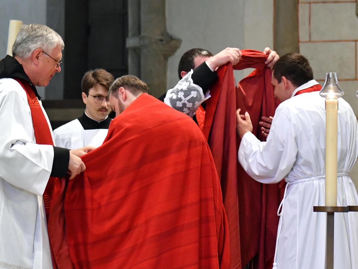 Priesterweihe im Augsburger Dom 2025 (Foto Nicolas Schnall pba) 21