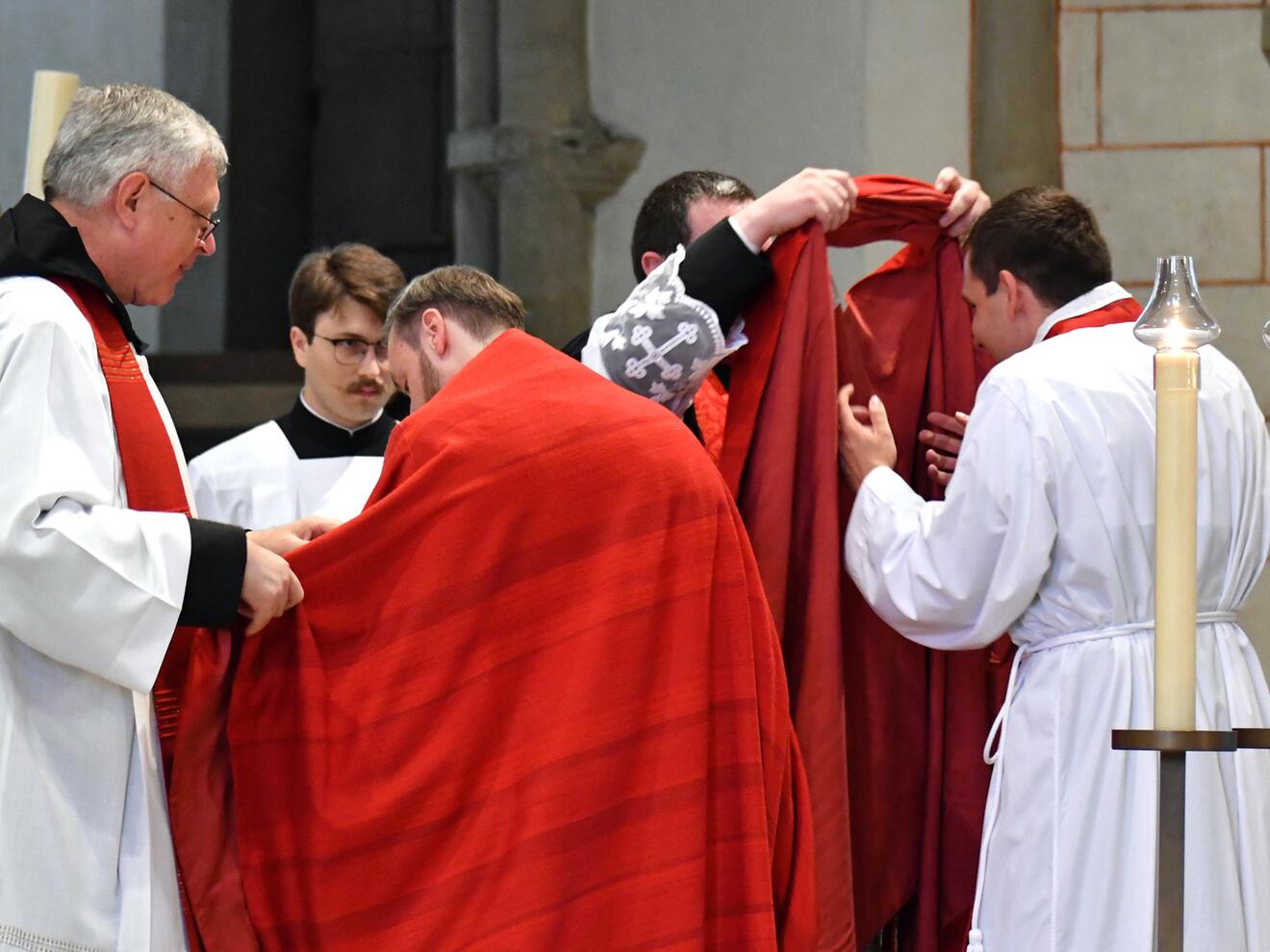 Priesterweihe im Augsburger Dom 2025 (Foto Nicolas Schnall pba) 21
